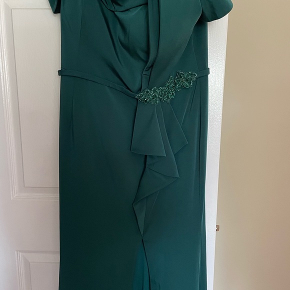 Stunning beautiful dress! - Picture 2 of 6